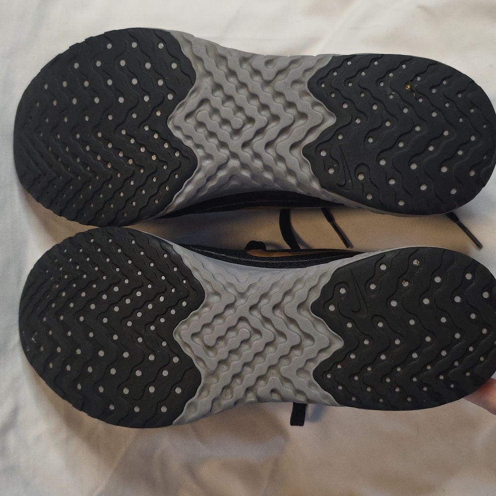 Nike Legend React Women's Size 8.5 Running Shoes Black With Gold Swoosh … - Picture 6 of 9